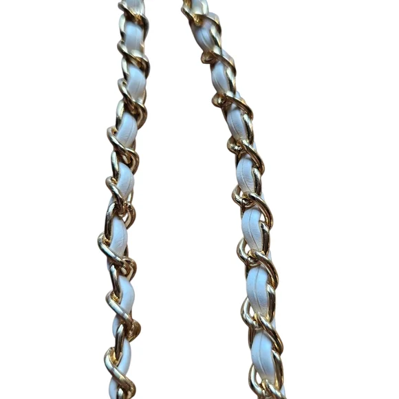 Coco Crush White Quilted Phone Holder Crossbody Card Holder NEW GWP - Picture 7 of 9